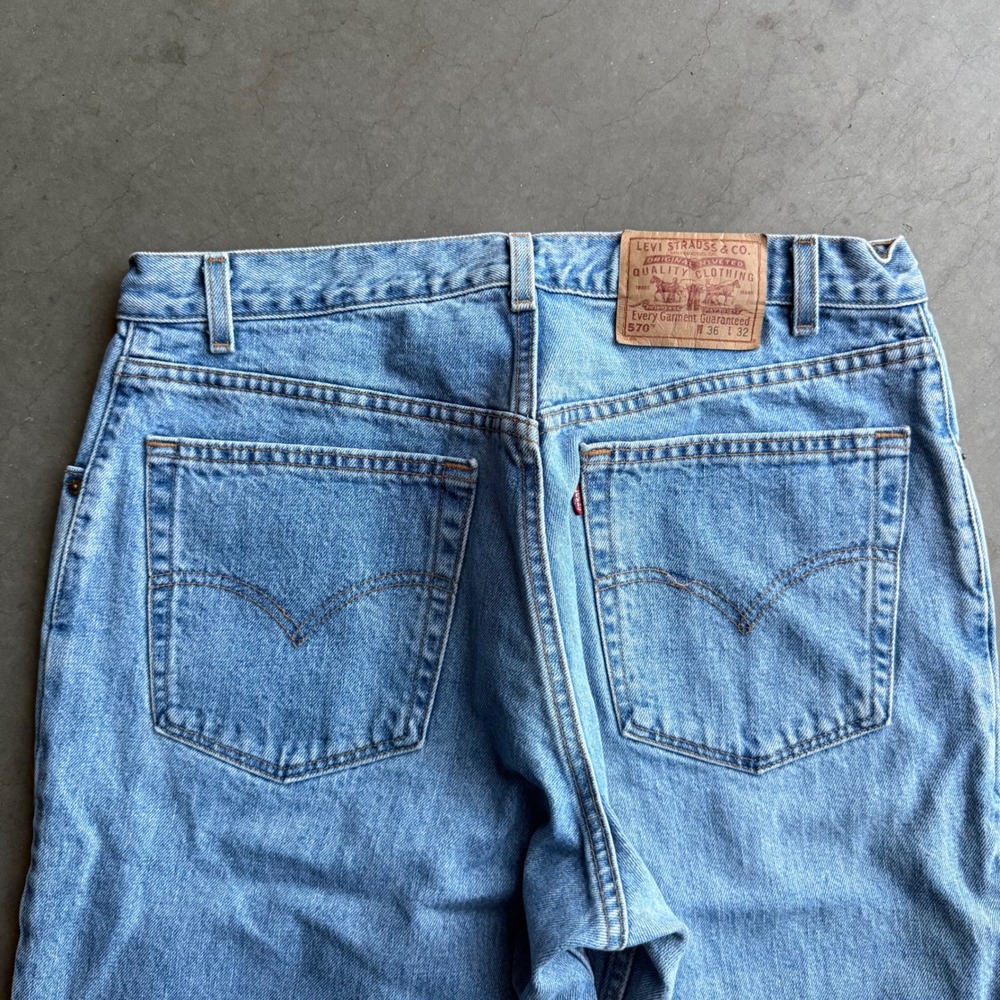 Vintage Levis 570 Baggy Fit Tapered Leg Jeans Light Wash Made in USA W36 L32 90s